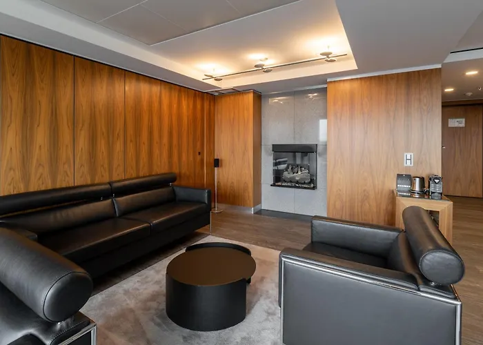 Nyx By Leonardo Otel