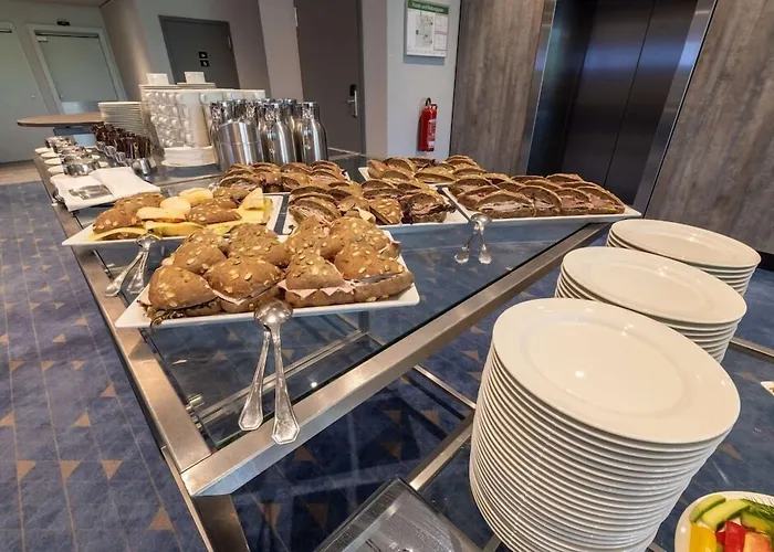 Nyx By Leonardo Otel